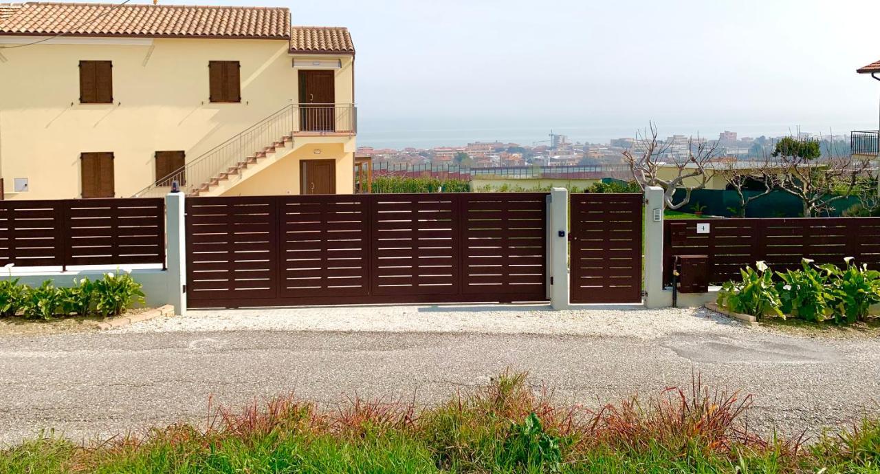 Casa Vacanze Con Vista Mare E Giardino - Amanecer Marzocca di Senigallia Bagian luar foto